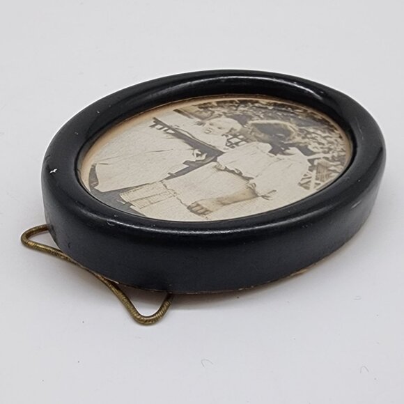 Vintage Oval Framed Sepia Photo Of Two Children Baby Highchair Tongue Out - Picture 7 of 8